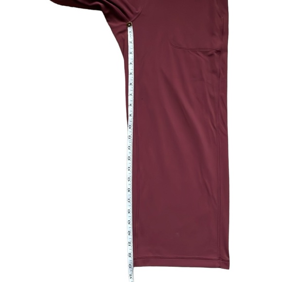 Lululemon Align Wide Leg Super-High-Rise Crop
23" Red Merlot, Size 6 - Picture 5 of 12